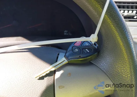 2010 Toyota Camry Le z USA, uszkodzony, nr VIN 4T1BF3EK3AU565190